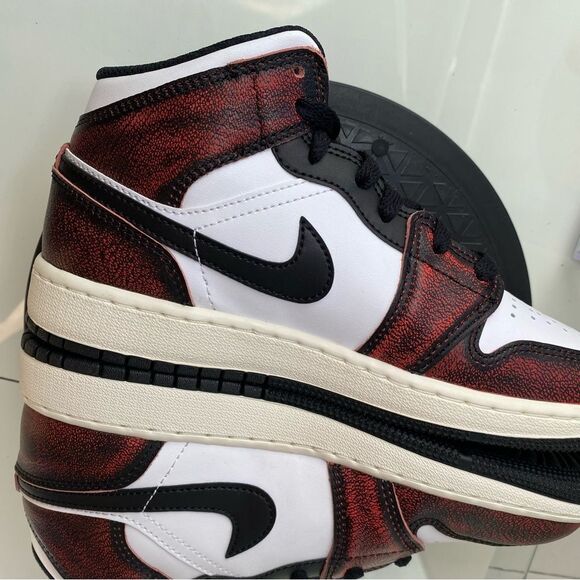 🆕 Air Jordan 1 Mid SE GS 'Wear-Away' - Womens 6 - Picture 4 of 11